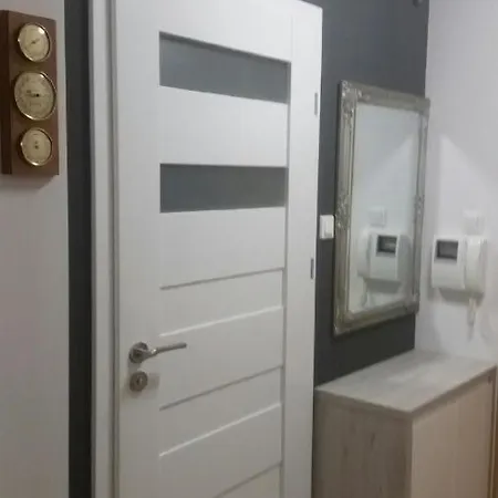 W Bursztynowych Komnatach Z Garazem *